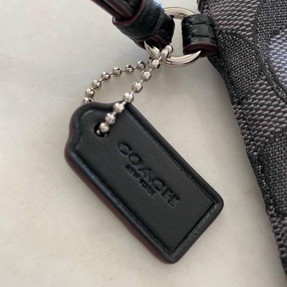 Coach mini wristlet - Picture 5 of 5